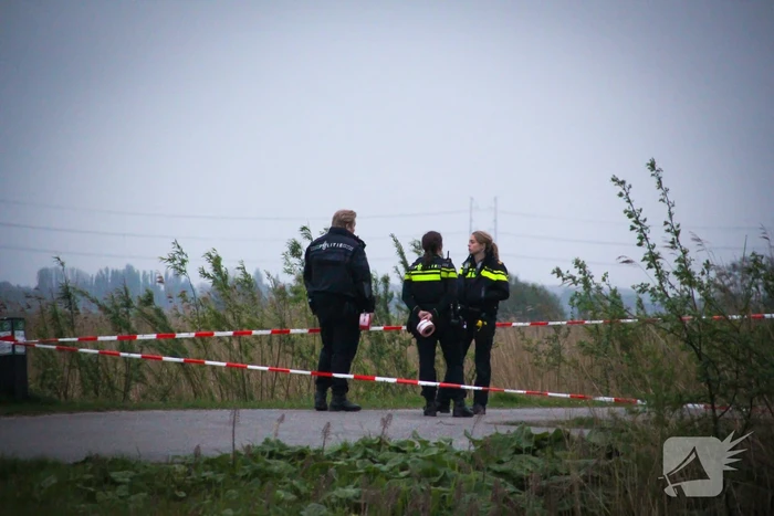 Overleden persoon aangetroffen bij strand