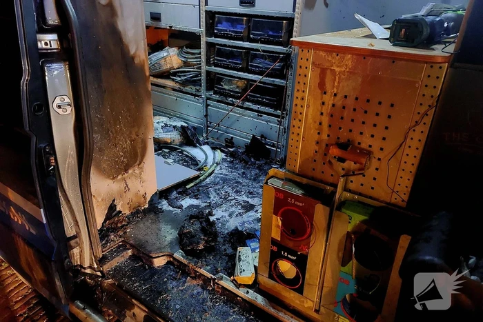 Brand in bestelbus snel onder controle