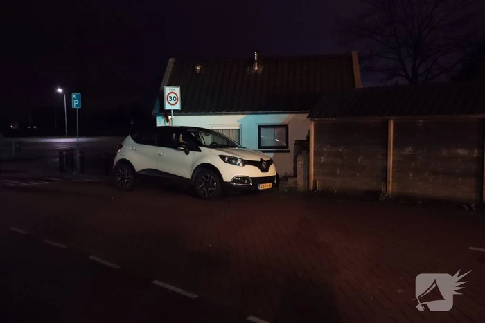 Twee voertuigen komen met elkaar in botsing
