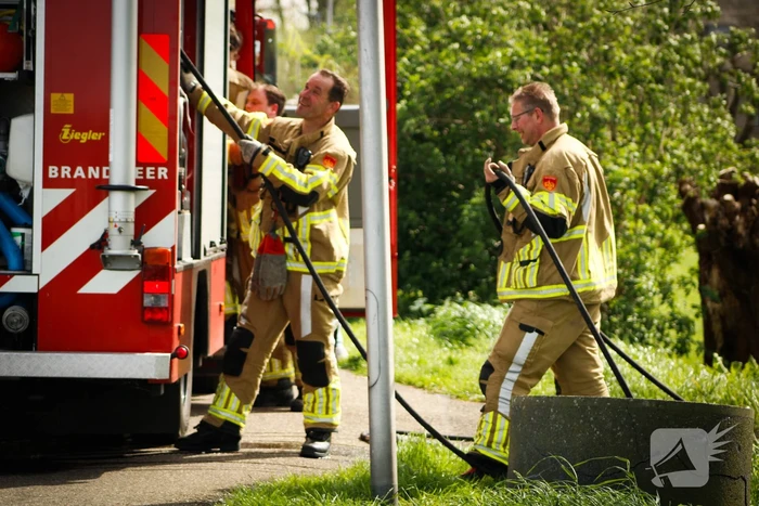 Brand in schuur snel onder controle