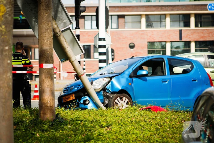 Twee voertuigen fiks beschadigd bij aanrijding