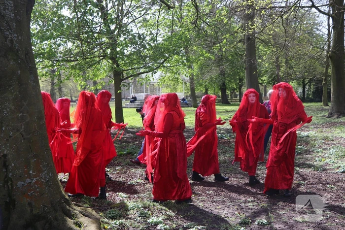 Extinction Rebellion demonstreerd bij provinciehuis