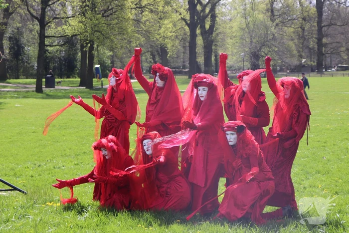 Extinction Rebellion demonstreerd bij provinciehuis
