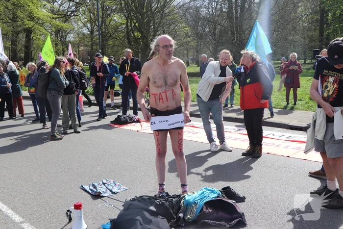 Extinction Rebellion demonstreerd bij provinciehuis