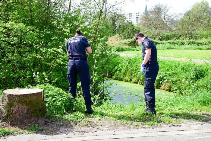 Groot onderzoek naar aantreffen stoffelijke overschot in sloot