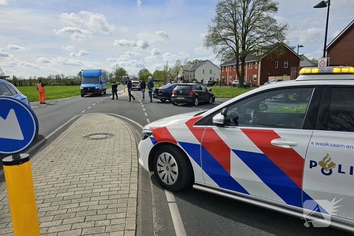 Twee voertuigen fiks beschadigd bij aanrijding