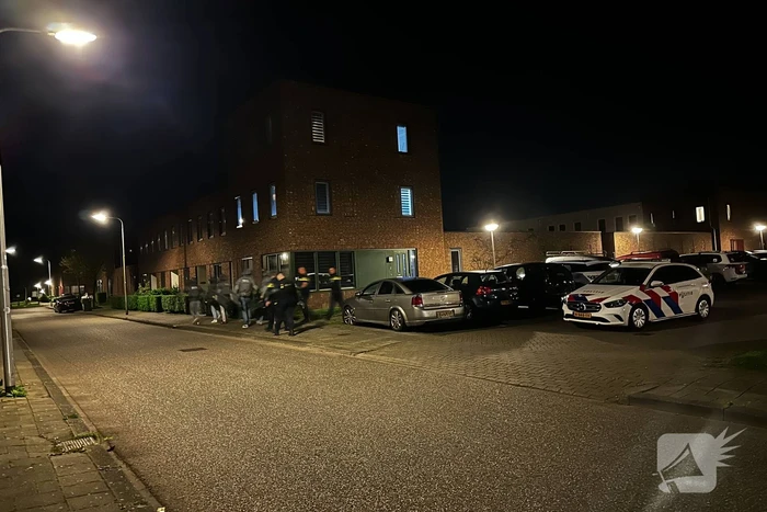 Arrestatieteam valt woning binnen