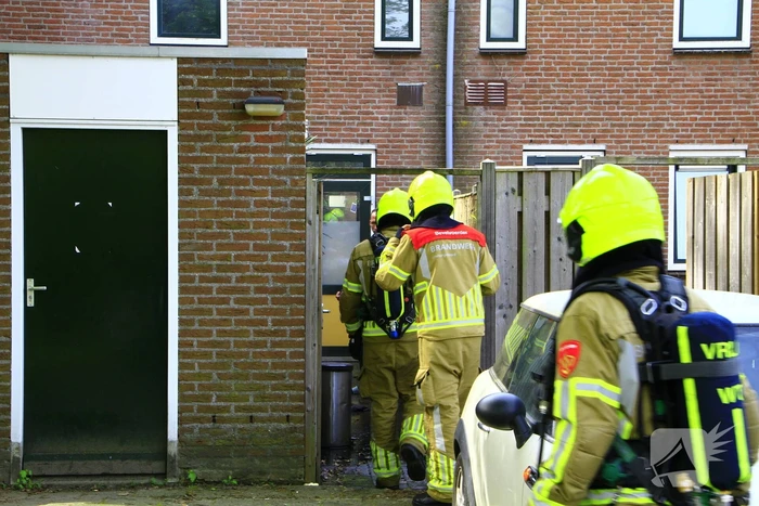 Jerrycan met benzine vat vlam