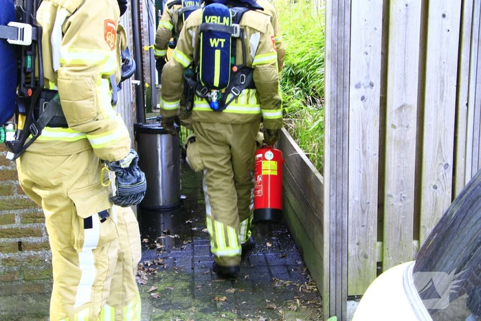 Jerrycan met benzine vat vlam