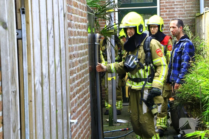 Jerrycan met benzine vat vlam