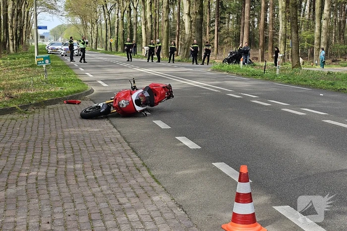 Motorrijder overleden na val, tweede raakt gewond