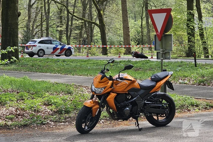 Motorrijder overleden na val, tweede raakt gewond