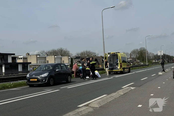 Gewonde bij ongeval tussen auto en motorscooter