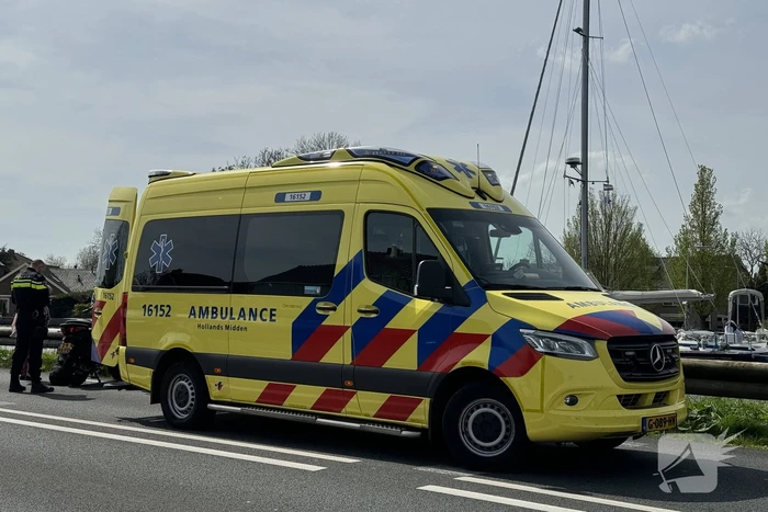 Gewonde bij ongeval tussen auto en motorscooter
