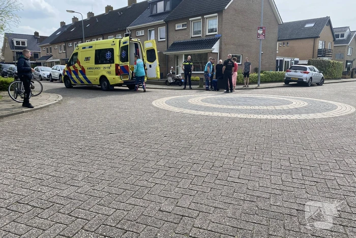 Scooterrijder gewond bij botsing met paal
