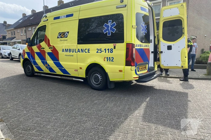 Scooterrijder gewond bij botsing met paal