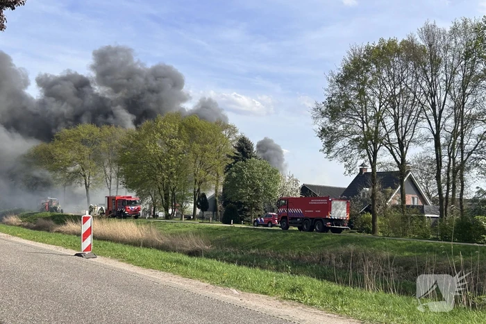 Flinke rookontwikkeling bij brand in schuur