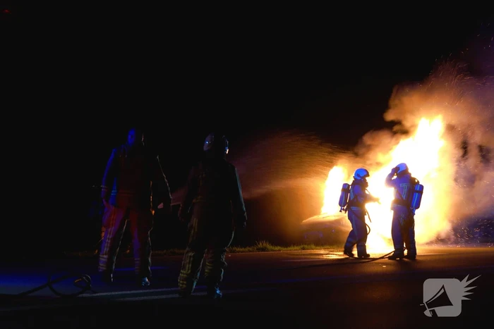 Busje volledig uitgebrand op N34