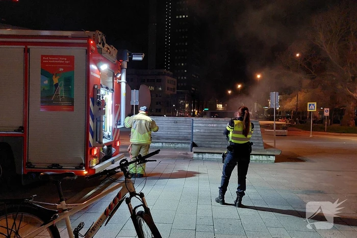 Afval in brand op stationsplein