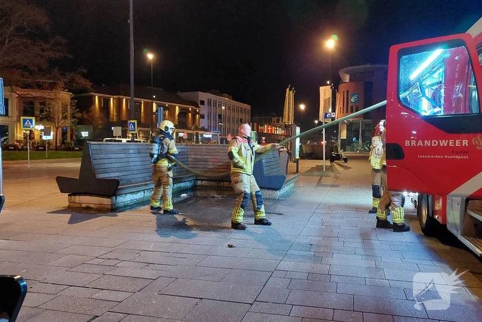 Afval in brand op stationsplein