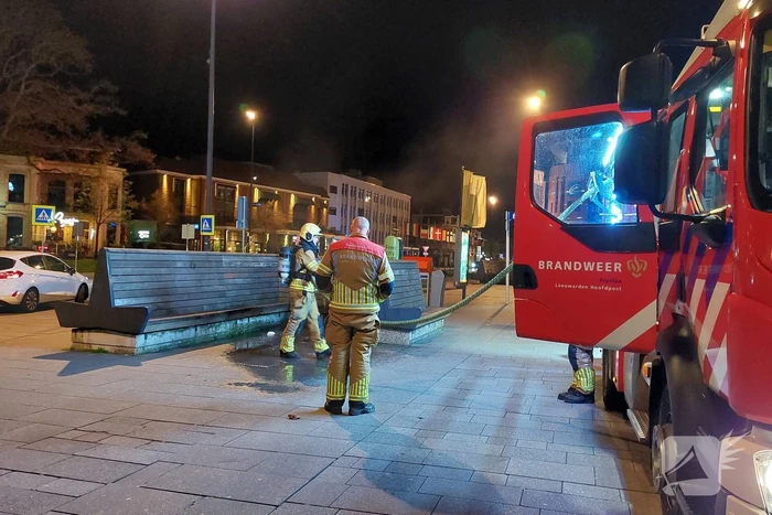 Afval in brand op stationsplein