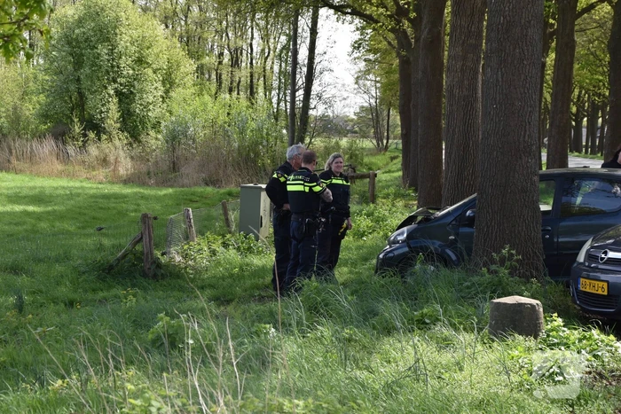 Veel schade bij kop-staart botsing na remmen bij kruispunt