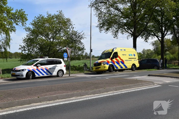 Veel schade bij kop-staart botsing na remmen bij kruispunt