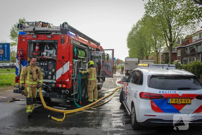 Bestelbus brandt volledig af