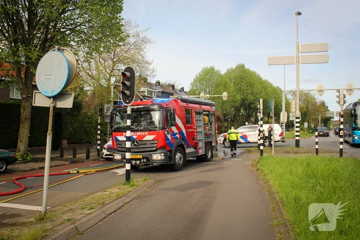 Bestelbus brandt volledig af