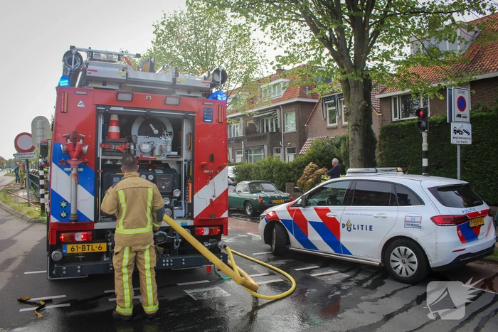 Bestelbus brandt volledig af