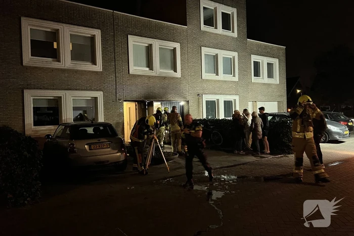 Containerbrand tegen woning, brandweer voorkomt erger