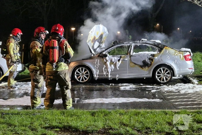 Taxi compleet verwoest door brand