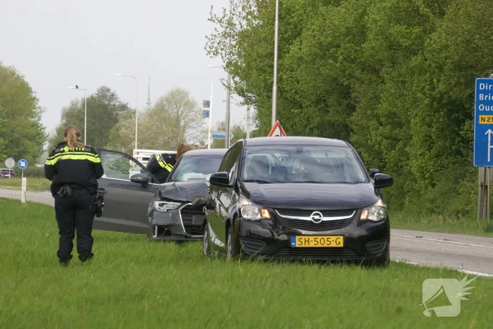 Gewonde en auto's fiks beschadigd bij kop-staartbotsing