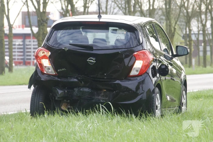 Gewonde en auto's fiks beschadigd bij kop-staartbotsing