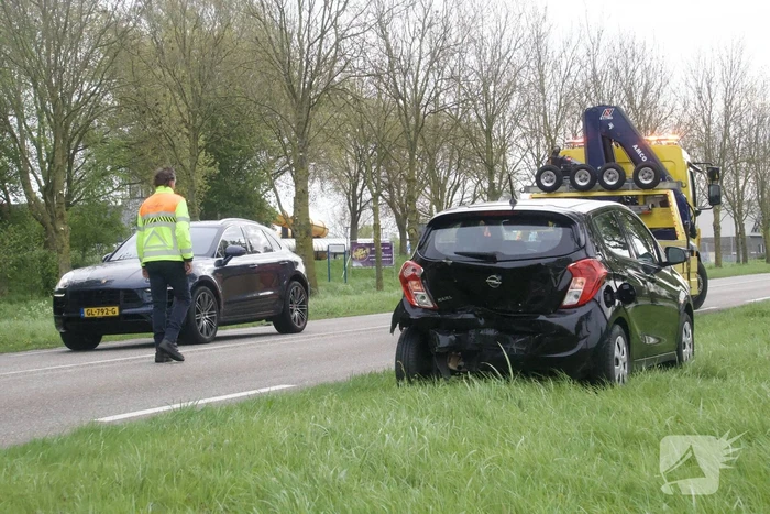 Gewonde en auto's fiks beschadigd bij kop-staartbotsing