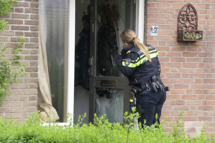 Deur ingebeukt na pannetje op het vuur