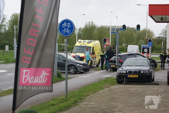 Twee voertuigen beschadigd bij botsing