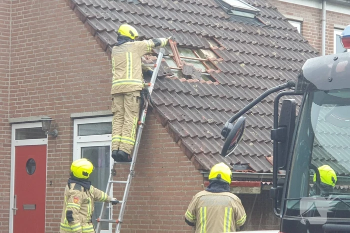 Meerdere dakpannen gesneuveld na harde wind