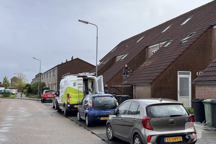 Meerdere dakpannen gesneuveld na harde wind