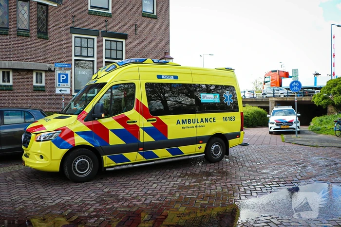 Omstanders alarmeren brandweer na hulproep uit water