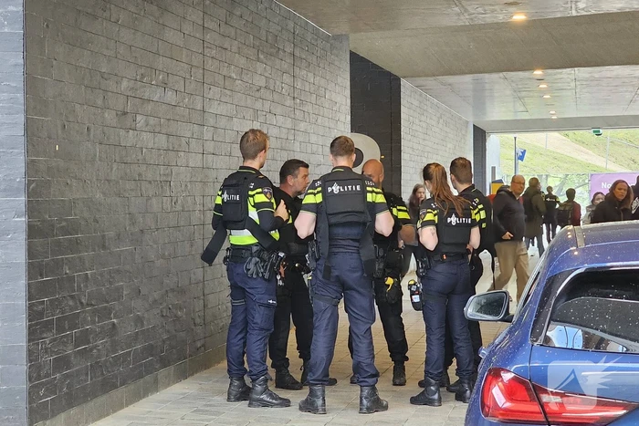 Veel politie op de been na melding van persoon met vuurwapen in trein