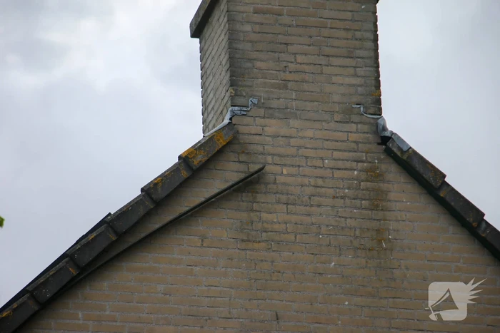 Dakrand los door harde wind