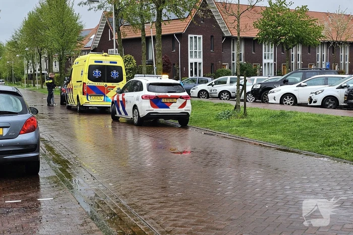 Kind botst met fiets achterop auto