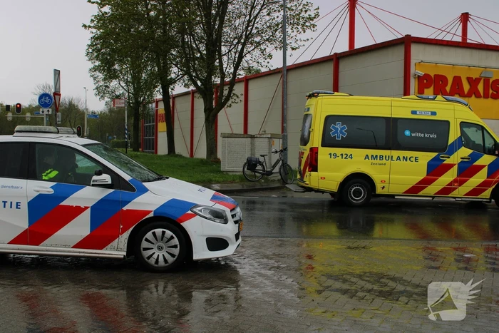 Fietser gecontroleerd na val