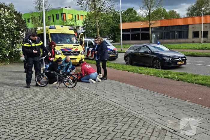 Persoon komt hard ten val met fiets