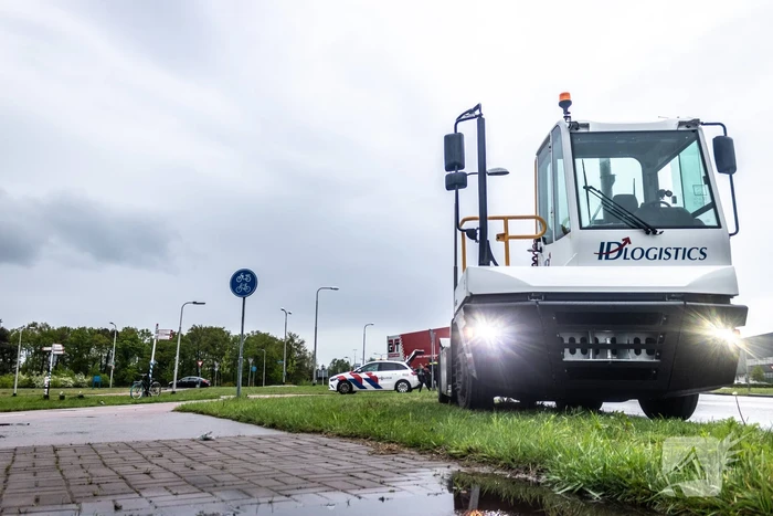 Fietser in botsing met vrachtwagen