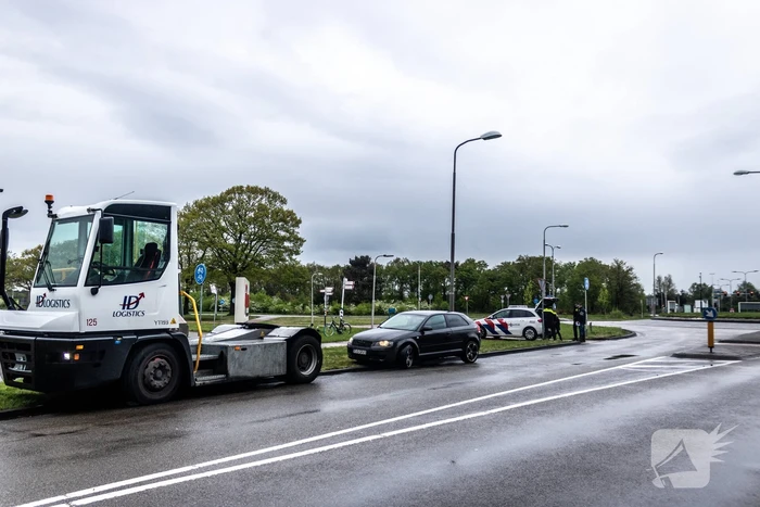 Fietser in botsing met vrachtwagen