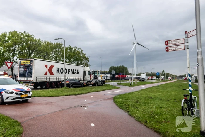 Fietser in botsing met vrachtwagen