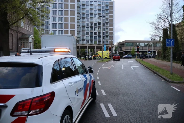 Scooterrijder in botsing met bakwagen
