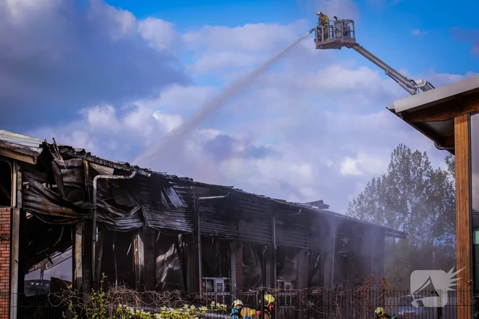 24 bedrijven getroffen door enorme brand